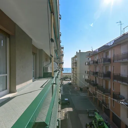 Apartament 303 - Casa Paola A Loano, Relax A 100metri Dal Mare